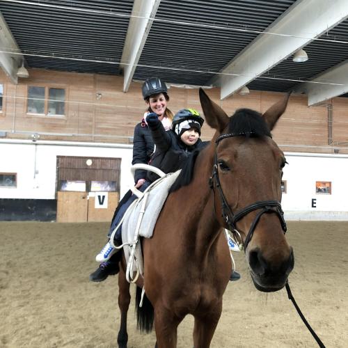 Kind reitet 