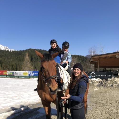 Kind reitet 3
