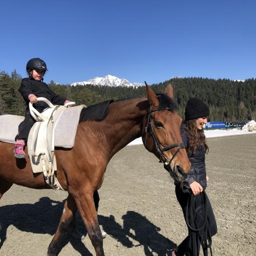 Kind reitet 6