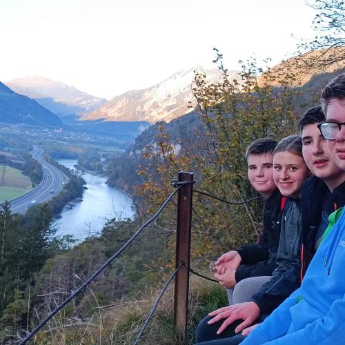 Gruppe mit Aussicht Inntal