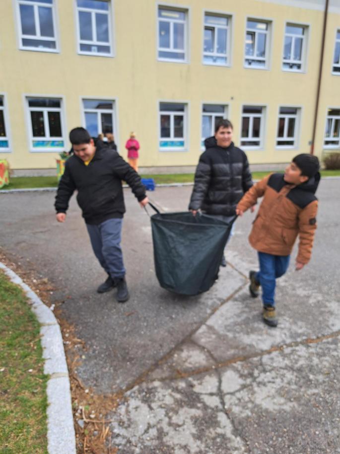 Kinder im Garten