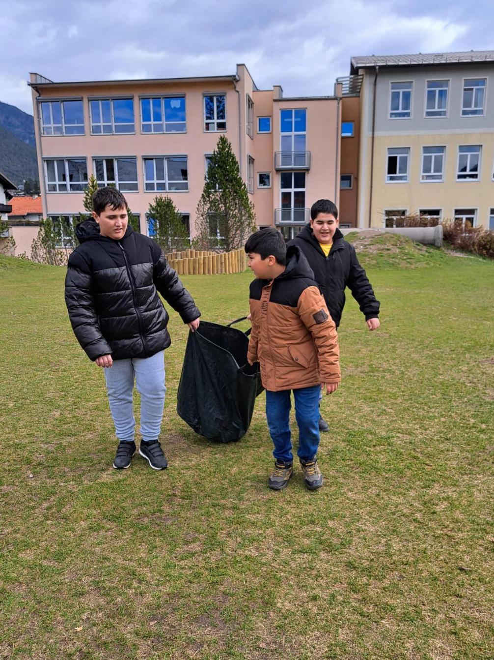 Kinder im Garten2
