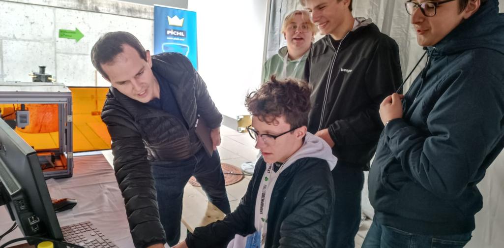 Schüler lernen Technik